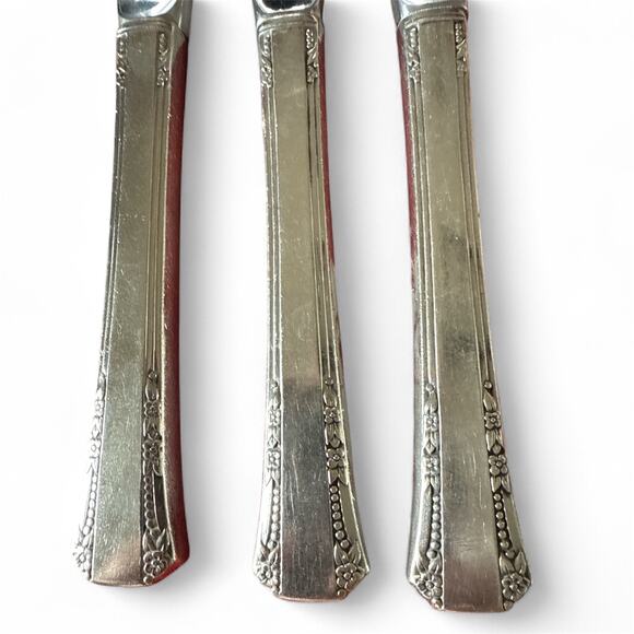 Set VTG 1881 Rogers Oneida Silver-Plated DEL MAR Flatware, Knives, Forks, Spoons - Picture 8 of 10